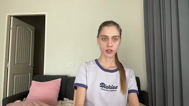 Snapshot of SonyaSweety chatting on February 20, 2026, 6:26 am SonyaSweety online show from February 20, 2026, 6:26 am