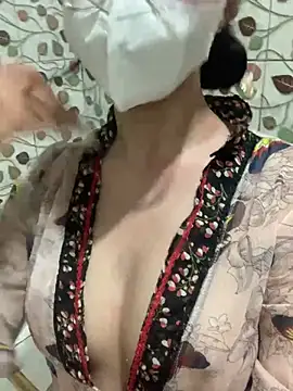 Snapshot of lonely_lunae chatting on February 7, 2026, 5:37 am lonely lunae online show from February 7, 2026, 5:37 am