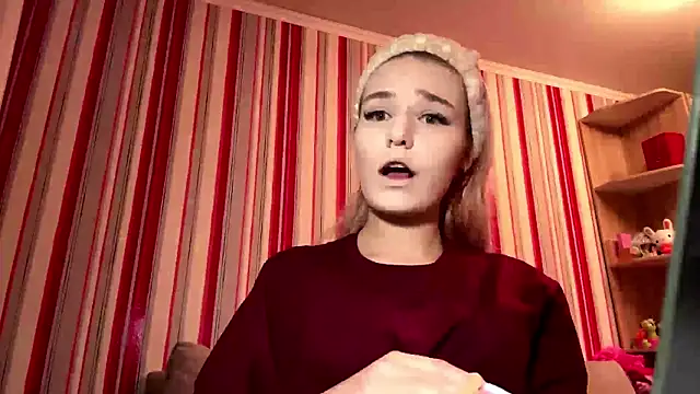 Snapshot of MiaBerlateen chatting on February 16, 2026, 7:01 pm MiaBerlateen online show from February 16, 2026, 7:01 pm