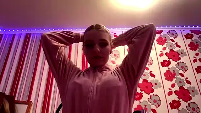 Snapshot of MiaBerlateen chatting on February 11, 2026, 3:01 pm MiaBerlateen online show from February 11, 2026, 3:01 pm