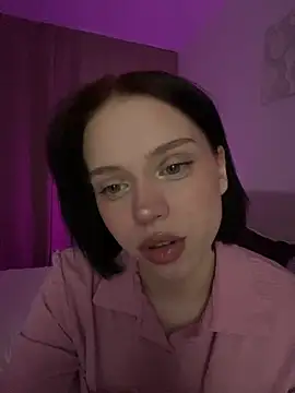  luna fox  online show from February 12, 2026, 3:34 pm