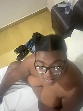 lanegriis1 online show from April 19, 2026, 4:35 am