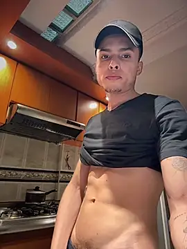 Snapshot of Eros_lee chatting on February 16, 2026, 9:13 pm Eros lee online show from February 16, 2026, 9:13 pm