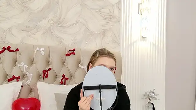 Snapshot of StacyHicks chatting on February 12, 2026, 3:01 pm StacyHicks online show from February 12, 2026, 3:01 pm