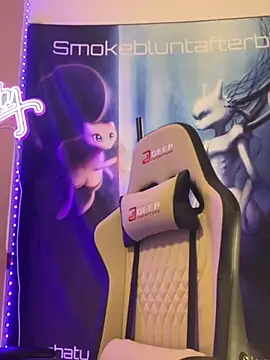 Snapshot of Smokebluntafterblunt chatting on February 15, 2026, 12:26 pm Smokebluntafterblunt online show from February 15, 2026, 12:26 pm