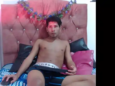 Snapshot of axel_rosse012 chatting on February 10, 2026, 3:05 am axel rosse012 online show from February 10, 2026, 3:05 am