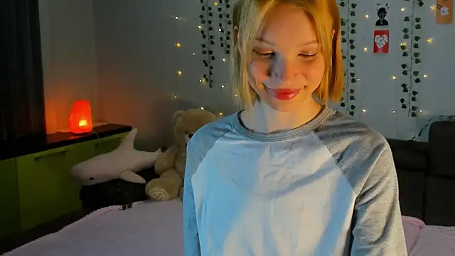 Kiracute18 online show from March 30, 2026, 4:52 pm