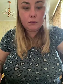 Snapshot of Mommy-girl-Lola chatting on June 1, 2026, 9:42 am Mommy-girl-Lola online show from June 1, 2026, 9:42 am