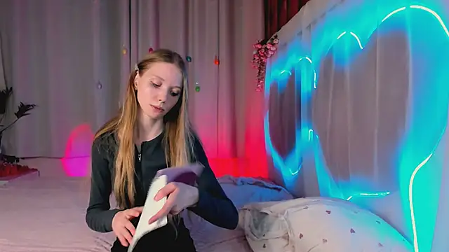 lada2k4 online show from July 6, 2026, 5:03 am