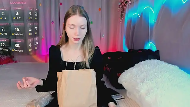 Snapshot of lada2k4 chatting on April 9, 2026, 5:20 am lada2k4 online show from April 9, 2026, 5:20 am