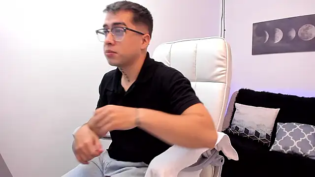 Snapshot of Tommas_Jhonson chatting on March 2, 2026, 11:55 pm Tommas Jhonson online show from March 2, 2026, 11:55 pm