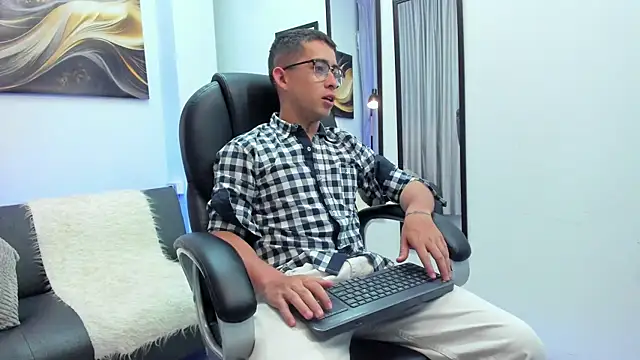 Tommas Jhonson online show from April 8, 2026, 3:52 am