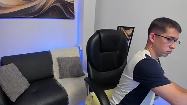 Snapshot of Tommas_Jhonson chatting on February 25, 2026, 4:01 am Tommas Jhonson online show from February 25, 2026, 4:01 am