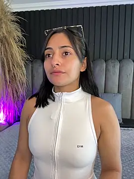 Nanda vixen  online show from May 21, 2026, 11:02 pm