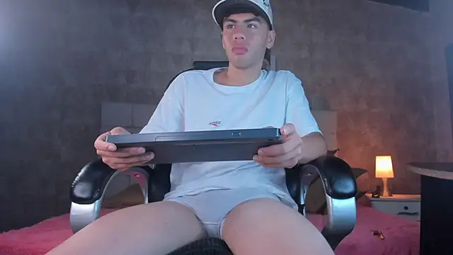 Snapshot of Milo_Thompson chatting on February 7, 2026, 8:06 pm Milo Thompson online show from February 7, 2026, 8:06 pm