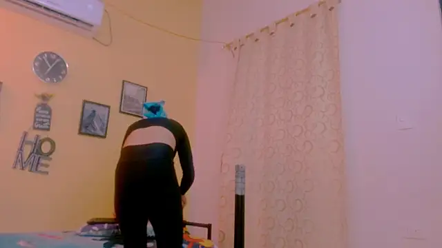 sexiempoderada18 online show from February 18, 2026, 1:29 pm