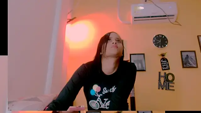 sexiempoderada18 online show from April 10, 2026, 2:24 pm