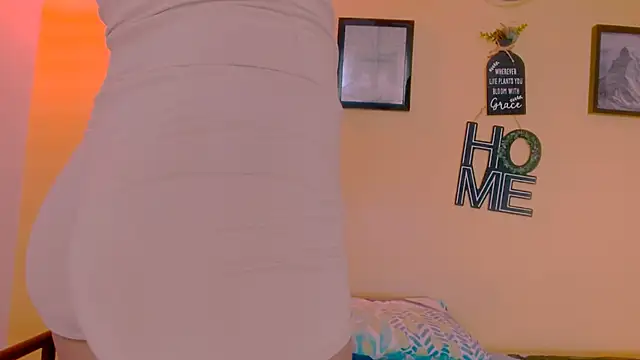 sexiempoderada18 online show from February 13, 2026, 1:22 pm