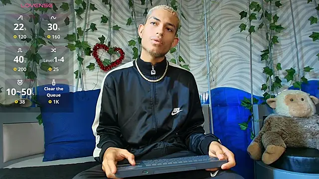 Snapshot of ItsZairen chatting on February 26, 2026, 4:23 am ItsZairen online show from February 26, 2026, 4:23 am