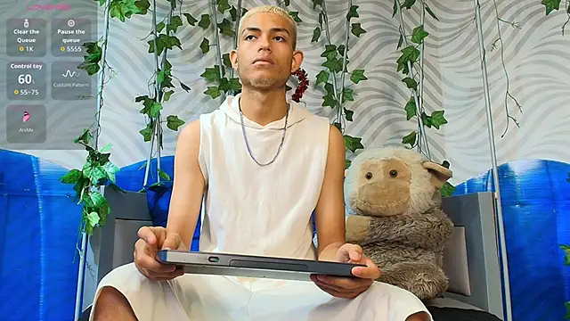 Snapshot of ItsZairen chatting on February 20, 2026, 4:09 am ItsZairen online show from February 20, 2026, 4:09 am