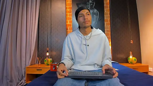 Snapshot of ItsZairen chatting on February 8, 2026, 3:48 am ItsZairen online show from February 8, 2026, 3:48 am