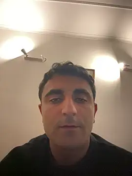 elia2711 online show from April 10, 2026, 9:11 pm