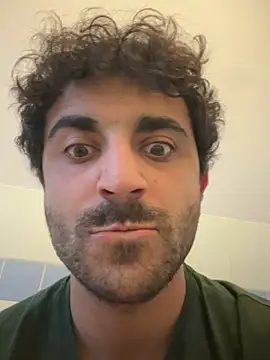 Snapshot of elia2711 chatting on February 17, 2026, 4:48 pm elia2711 online show from February 17, 2026, 4:48 pm