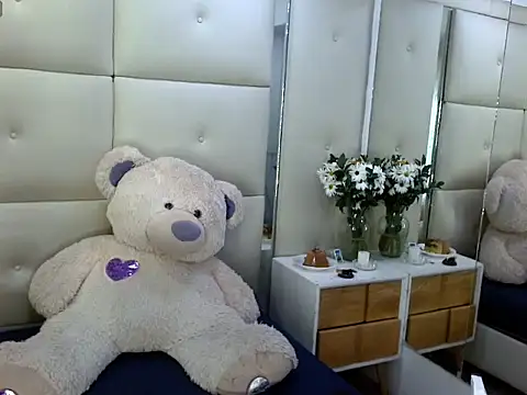 isahotx online show from February 11, 2026, 5:40 am