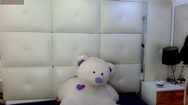 isahotx online show from February 25, 2026, 3:51 am