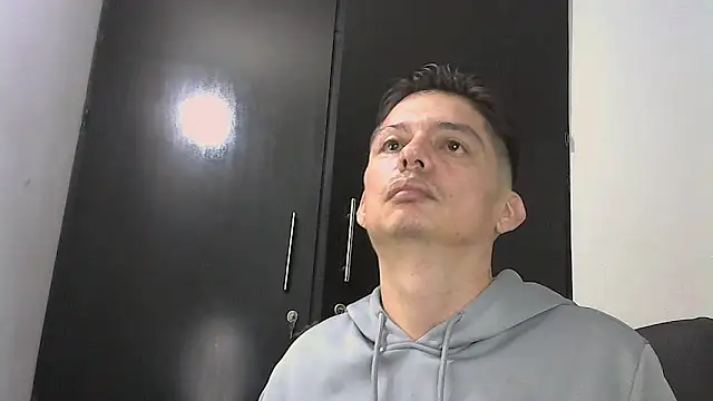 Snapshot of Thommas8a chatting on February 13, 2026, 5:18 am Thommas8a online show from February 13, 2026, 5:18 am