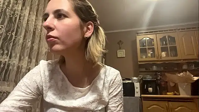 Snapshot of CharmingBlonde chatting on February 17, 2026, 6:27 pm CharmingBlonde online show from February 17, 2026, 6:27 pm