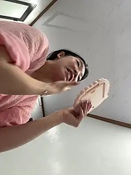 cuty lusy online show from February 27, 2026, 3:40 am