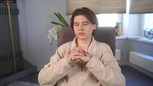 Snapshot of BelleHayton chatting on February 12, 2026, 11:21 am BelleHayton online show from February 12, 2026, 11:21 am