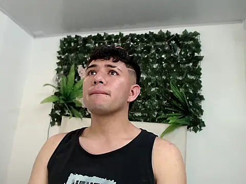 Snapshot of camilosmithh chatting on February 9, 2026, 5:00 pm camilosmithh online show from February 9, 2026, 5:00 pm