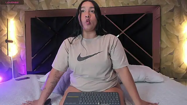 Snapshot of Alanna-Brooke chatting on February 22, 2026, 4:37 am Alanna-Brooke online show from February 22, 2026, 4:37 am