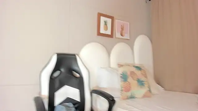 Snapshot of luna_bradley_ chatting on March 31, 2026, 12:18 pm luna bradley online show from March 31, 2026, 12:18 pm