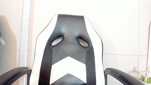 Snapshot of luna_bradley_ chatting on March 20, 2026, 12:17 pm luna bradley online show from March 20, 2026, 12:17 pm