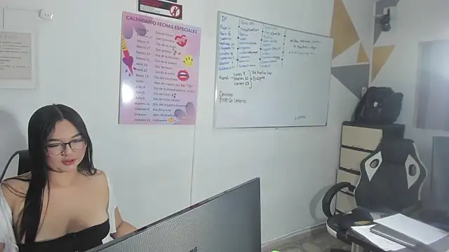 Snapshot of luna_bradley_ chatting on March 13, 2026, 1:27 pm luna bradley online show from March 13, 2026, 1:27 pm