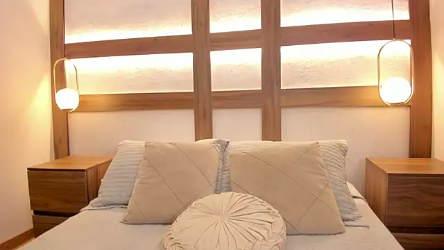 Snapshot of Aurea_Silk chatting on February 13, 2026, 8:20 pm Aurea Silk online show from February 13, 2026, 8:20 pm