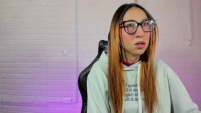 Sara Love 1 online show from April 16, 2026, 2:56 am