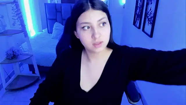 Snapshot of bloom_winxx chatting on February 18, 2026, 3:04 am bloom winxx online show from February 18, 2026, 3:04 am