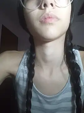 isaaabelaaa online show from March 27, 2026, 12:17 pm