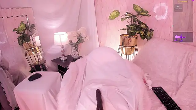 NicoleJons  online show from April 8, 2026, 2:40 pm