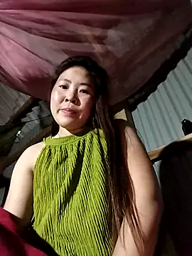 Yiyoongg online show from March 6, 2026, 1:39 pm