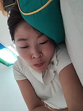 Yiyoongg online show from July 20, 2026, 8:32 am