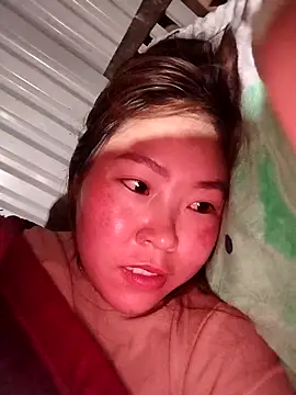 Snapshot of Yiyoongg chatting on February 12, 2026, 11:48 pm Yiyoongg online show from February 12, 2026, 11:48 pm