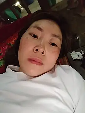 Yiyoongg online show from June 14, 2026, 11:17 pm