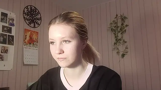 Snapshot of RunawayBr1de chatting on February 22, 2026, 2:41 pm RunawayBr1de online show from February 22, 2026, 2:41 pm