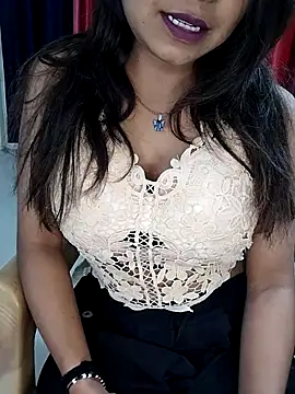 Snapshot of LIZANI_0 chatting on February 17, 2026, 7:44 pm LIZANI 0 online show from February 17, 2026, 7:44 pm