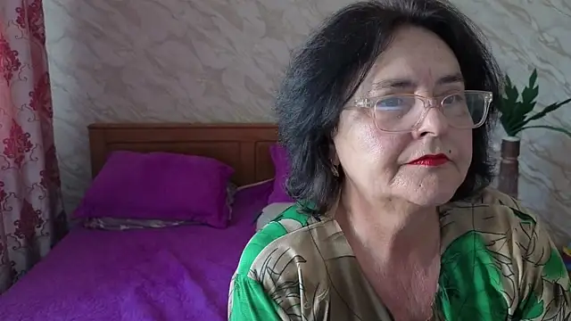 xMaryxAnne online show from May 26, 2026, 6:33 am